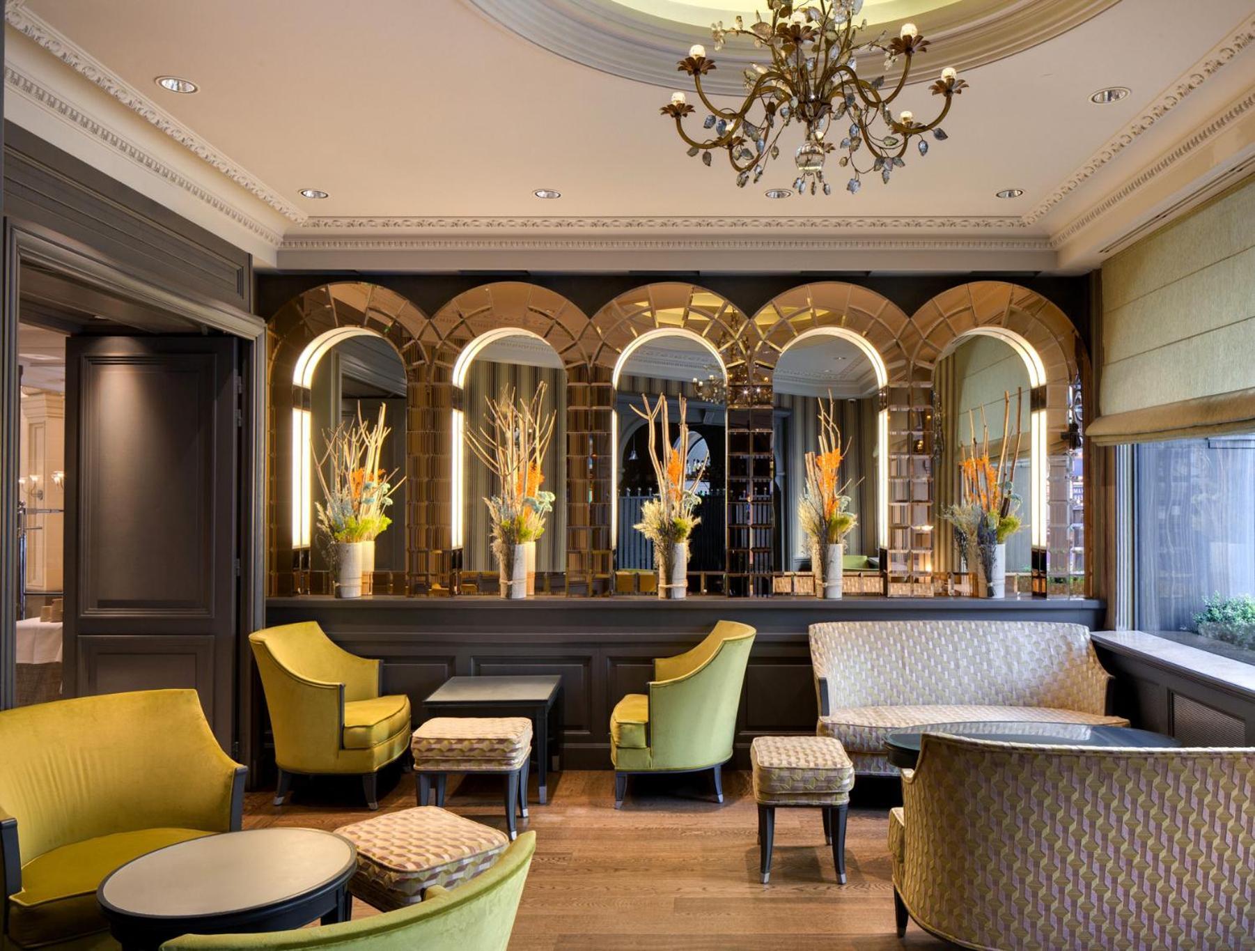 Chateau Frontenac 4* Paris