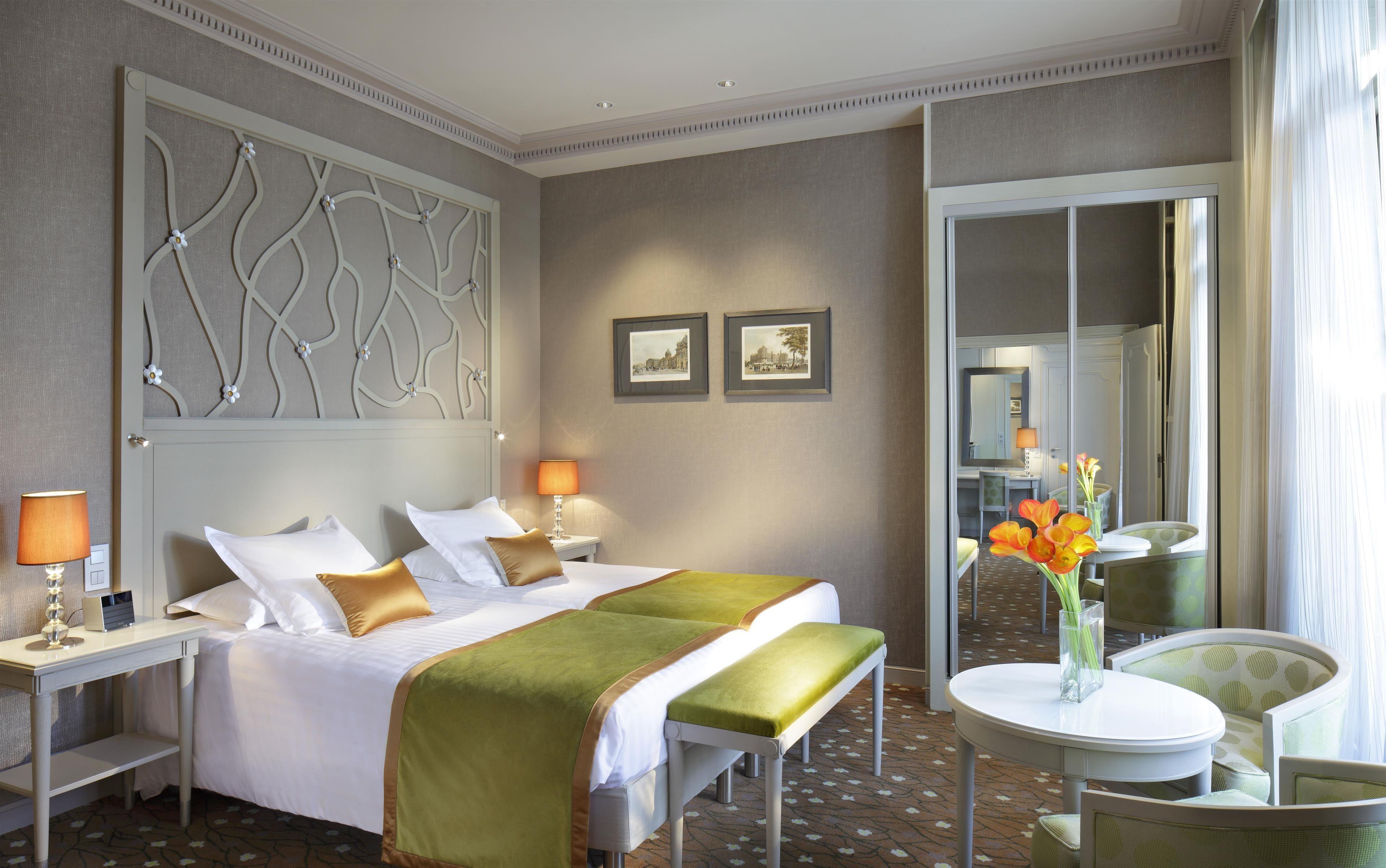 Chateau Frontenac Hotel Paris