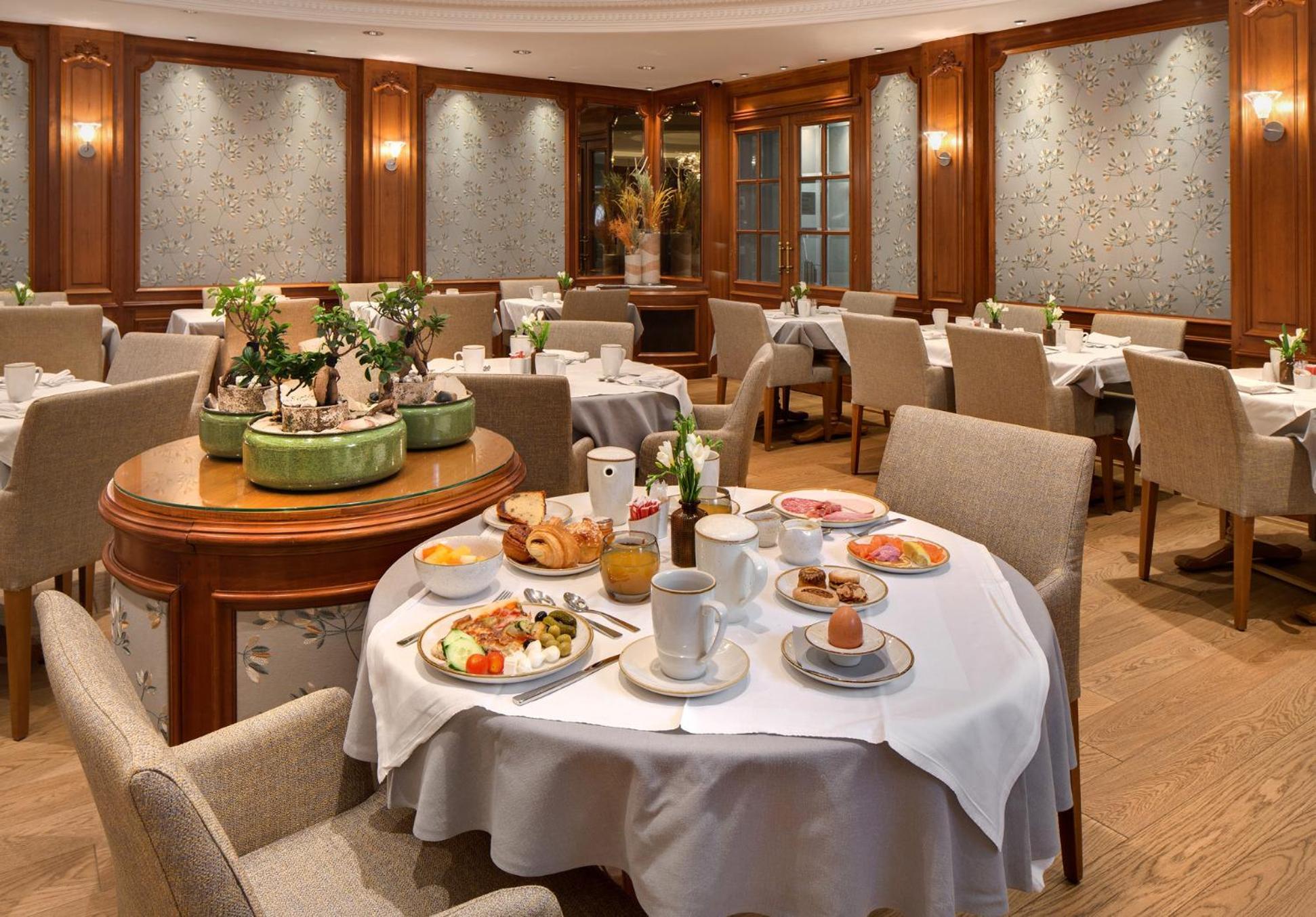 Chateau Frontenac Hotel 4*
